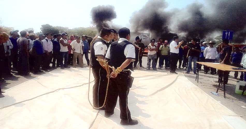 Más de 72 horas de bloqueo en carretera del Istmo; no hay paso a Veracruz