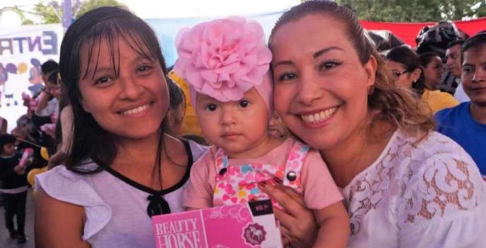 Alegría y regocijo regalan María Luisa Vallejo y Dávila a niños tuxtepecanos
