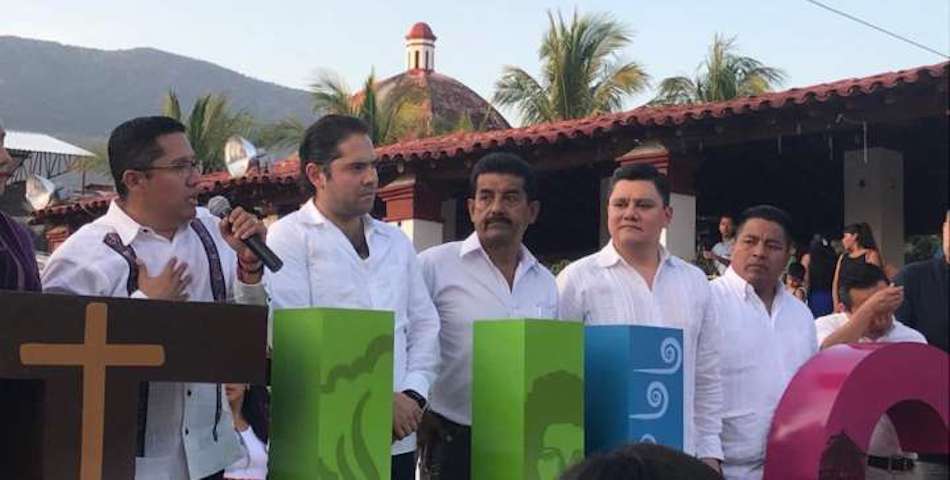 Dávila preside hermanamiento entre las ciudades de Huatulco y Tuxtepec