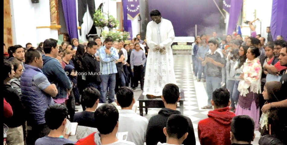 Las Tinieblas de Xoxo, el Nazareno que emerge a la luz