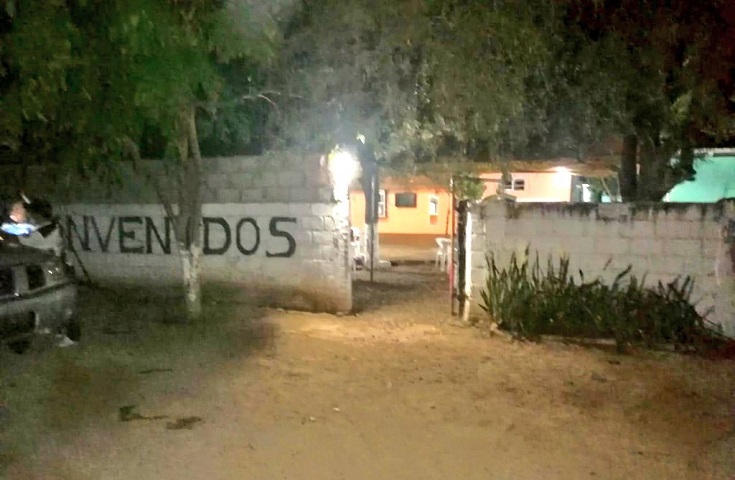 Ejecutan a ex policía municipal de Salina Cruz y hieren a mujer en bar