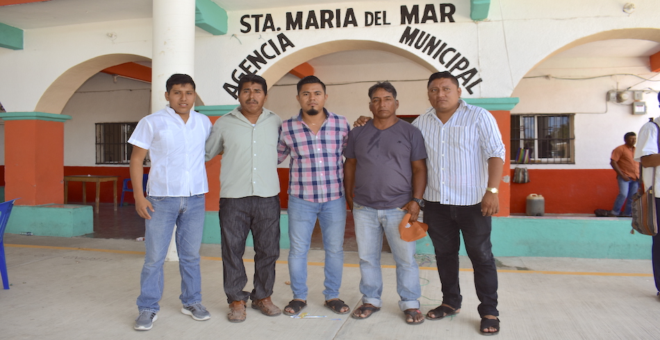 Instalan paneles solares y entregan becas para los jóvenes en Santa María del Mar