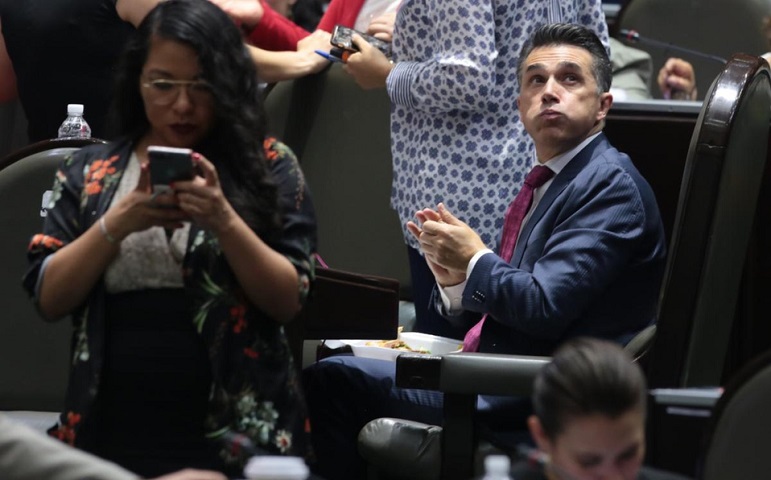 Tras bloqueos de CNTE, diputados vuelven al pleno… para aprobarse «mega puente»