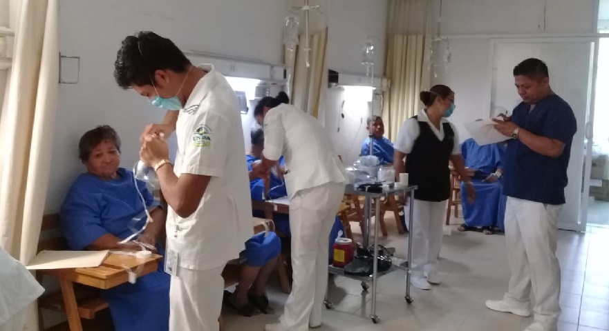 Inician médicos suizos cirugías de cataratas para más de 80 tuxtepecanos: DIF Municipal