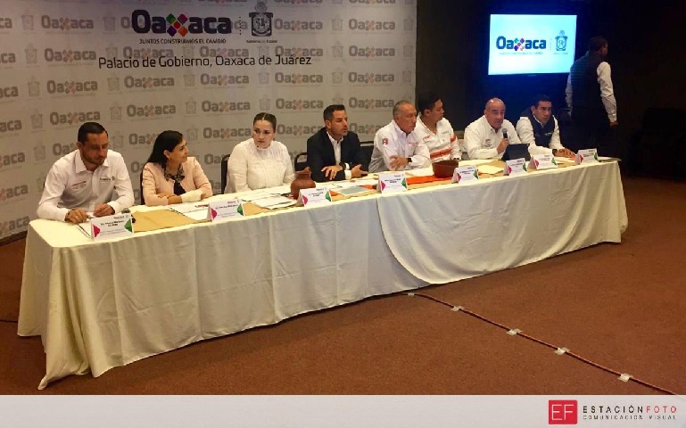 Murat cierra frontera con Veracruz por cuestiones de seguridad y olvida violencia en Oaxaca