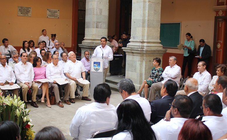 UABJO rinde homenaje a su estudiante ejemplar: Benito Juárez García