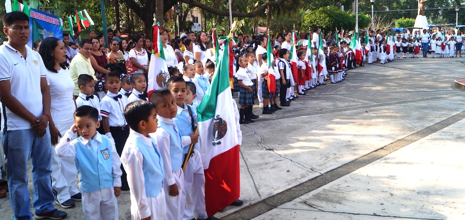 Abanderan autoridades municipales de Tuxtepec 25 escoltas de planteles de  preescolar