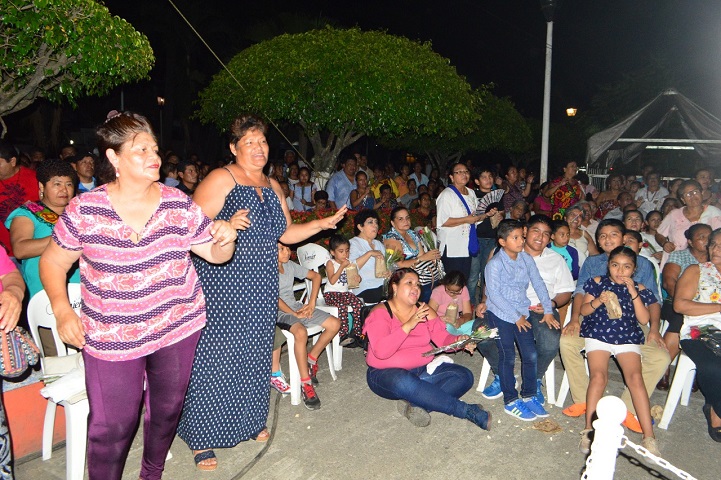 Las madres son guía y formadoras de las nuevas generaciones: Dávila