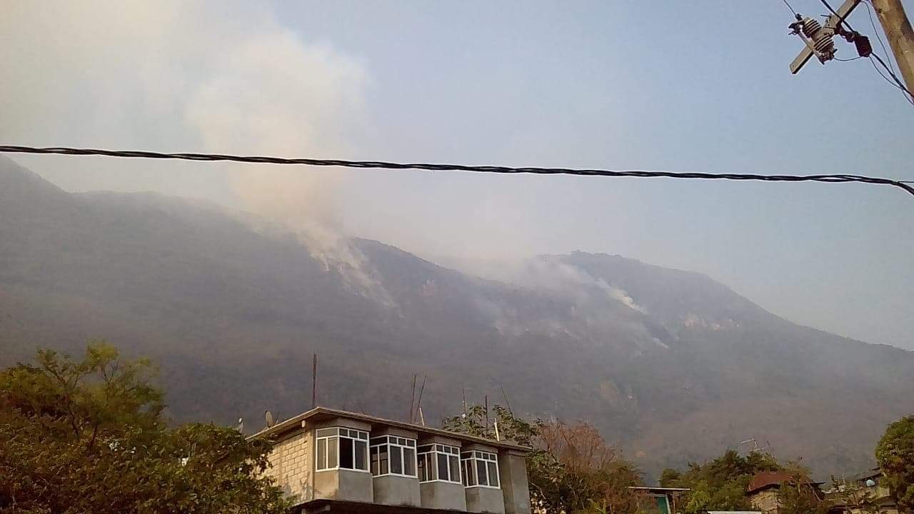 Incendio en San Bartolomé Ayautla, helicóptero de apoyo llega y se va pagina 3