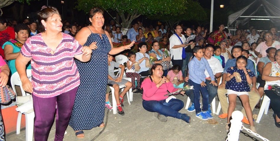 Las madres son guía y formadoras de las nuevas generaciones: Dávila