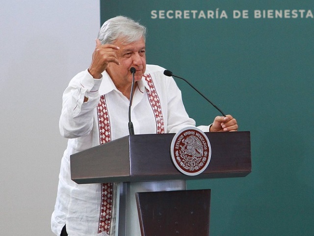 No nos vamos a dejar chantajear en compra de medicinas: López Obrador