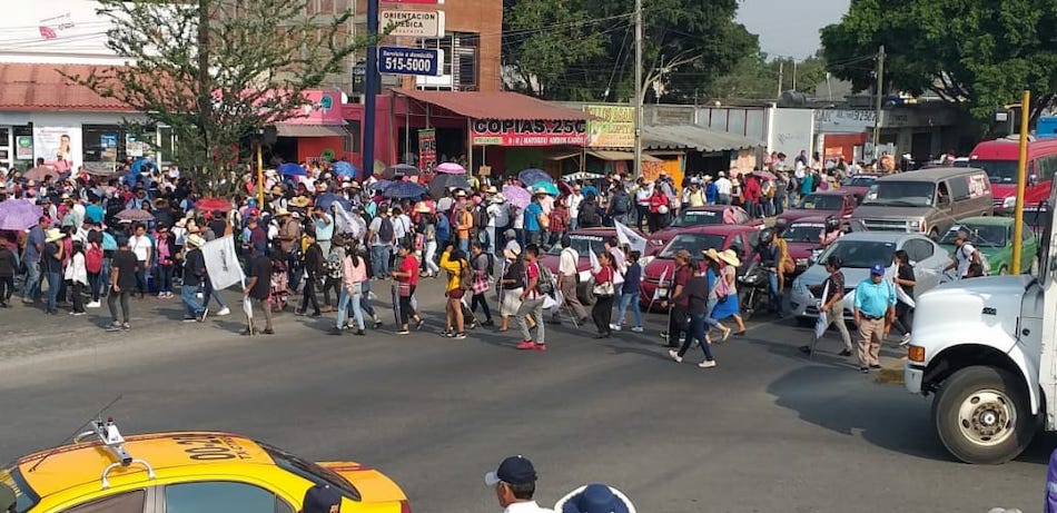 Sección 22 conmemoró Día del Maestro con marcha e inició paro