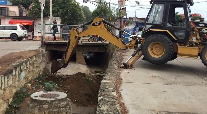 Exhorta Gobierno capitalino a no arrojar basura en calles para evitar inundaciones