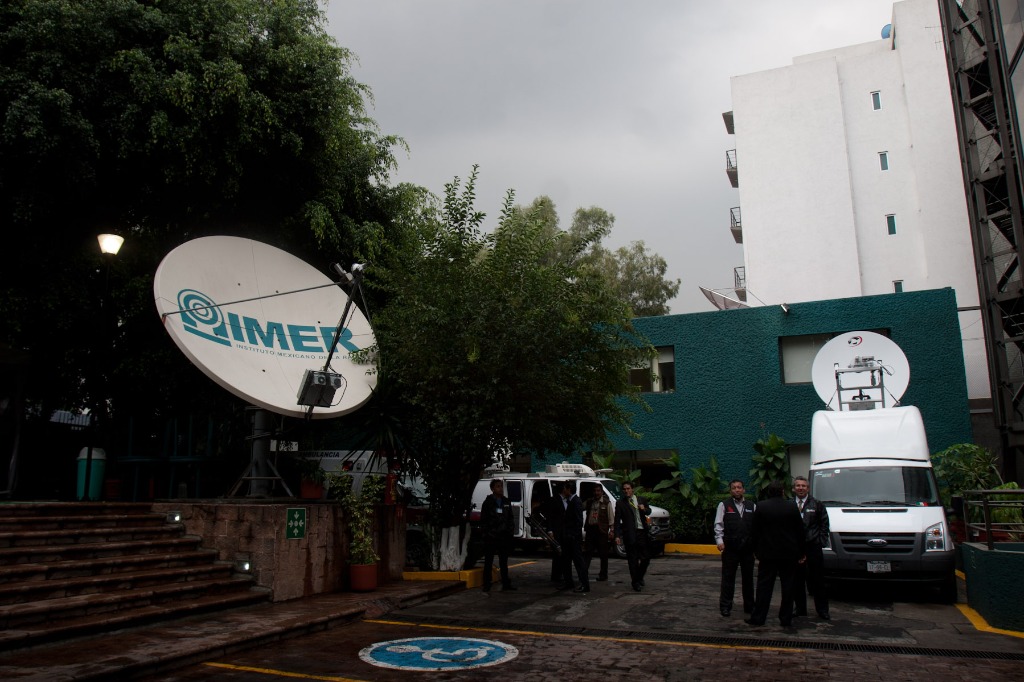 Siempre no se van 200 trabajadores del Instituto Mexicano de la Radio