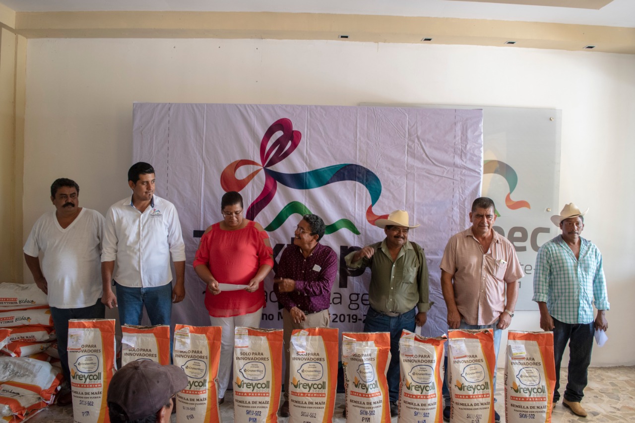 Gobierno de Tuxtepec entregó apoyos a agricultores de maíz