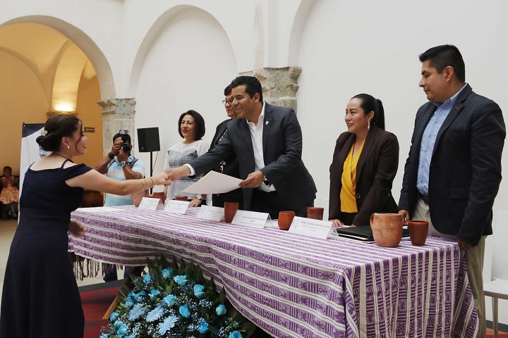 Entrega la UABJO otra generación de profesionales en Sociología