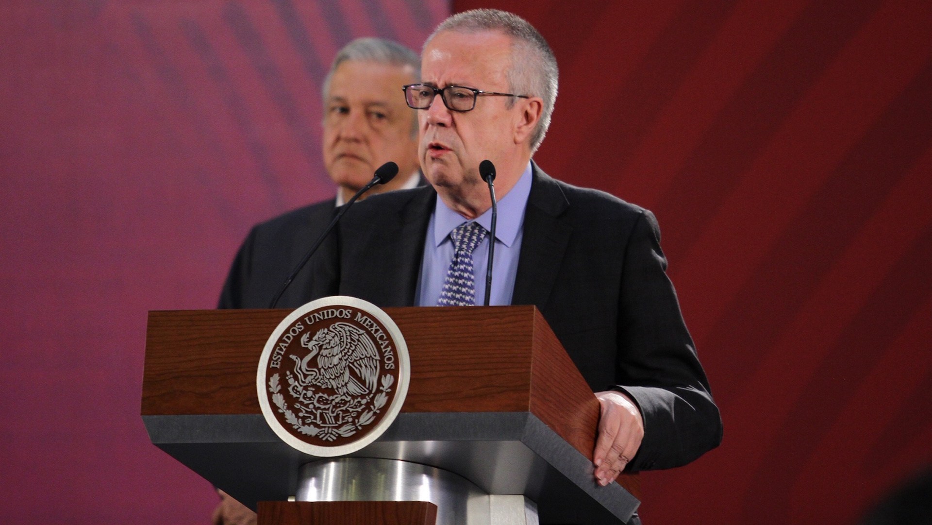 Renuncia Carlos Urzúa a la SHCP y el dólar sube 2.33%