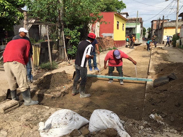 Casi lista la rehabilitación del drenaje Sanitario en el callejón Los Pescadores