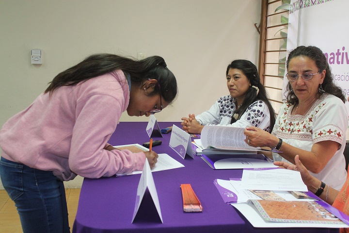 Fondo Guadalupe Musalem firma convenio con becarias de nuevo ingreso