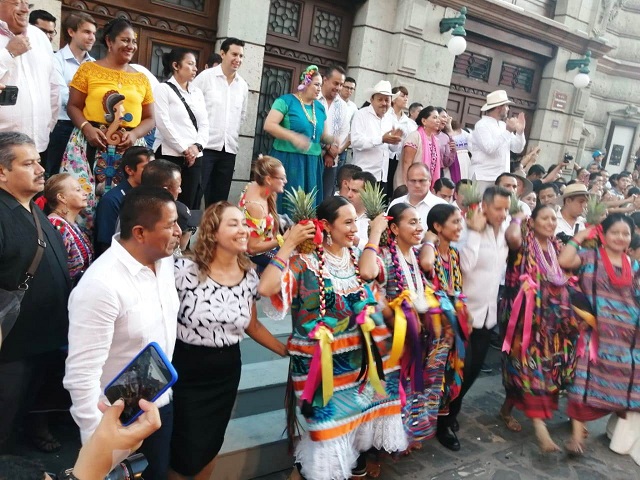 Estoy orgulloso de mi tierra y de su baile Flor de Piña: Dávila