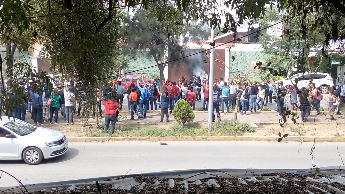 Sección XXII irrumpe en asamblea de un partido y les dan balazos pagina 3