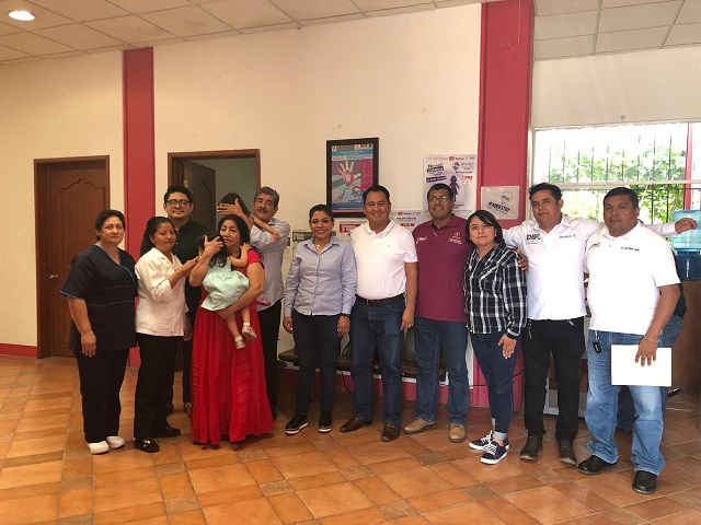 DIF de Juchitán logra reunificación familiar de gemelas con sus bisabuelos de Quintana Roo