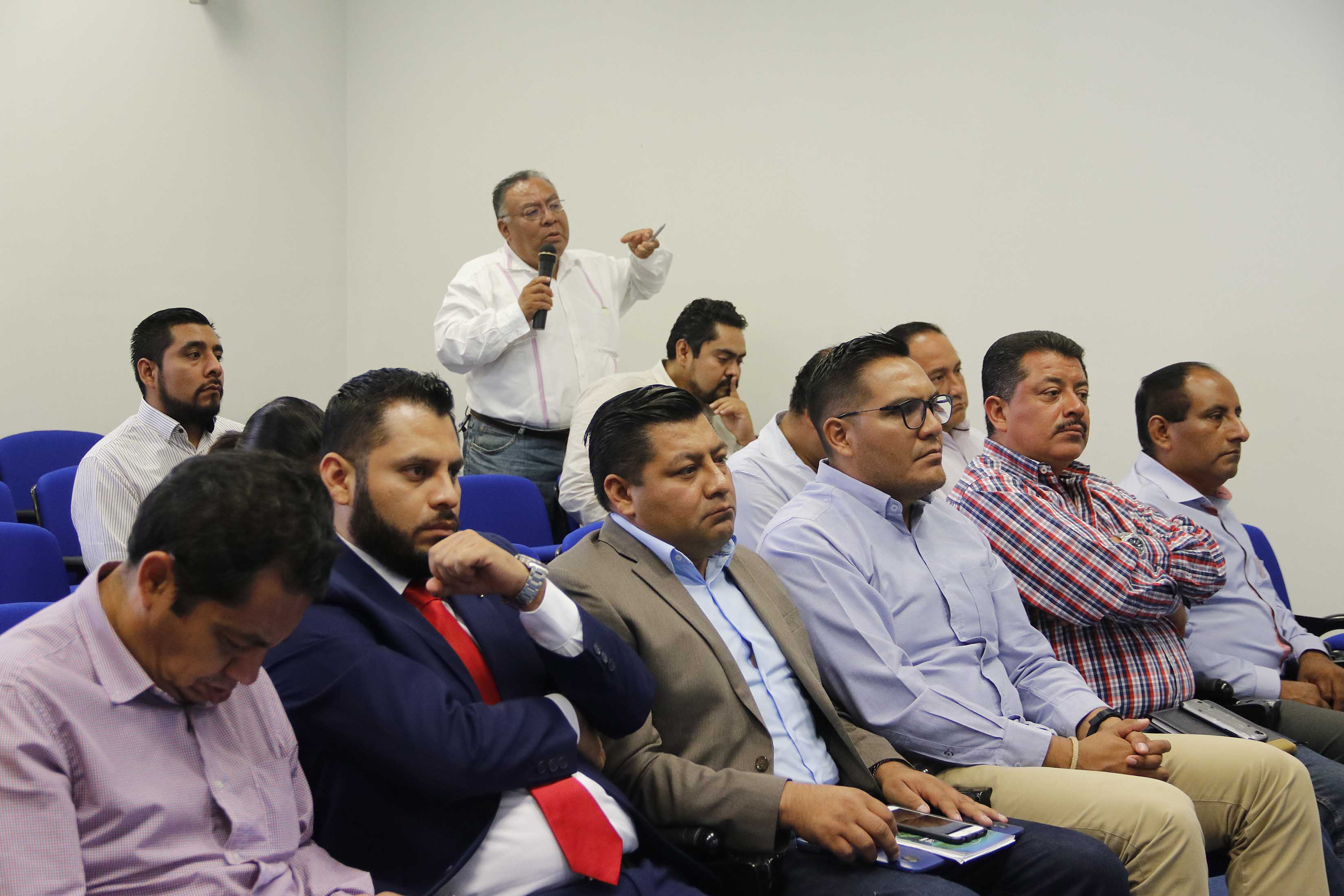 espectadores de ponencia sobre seguridad pagina 3