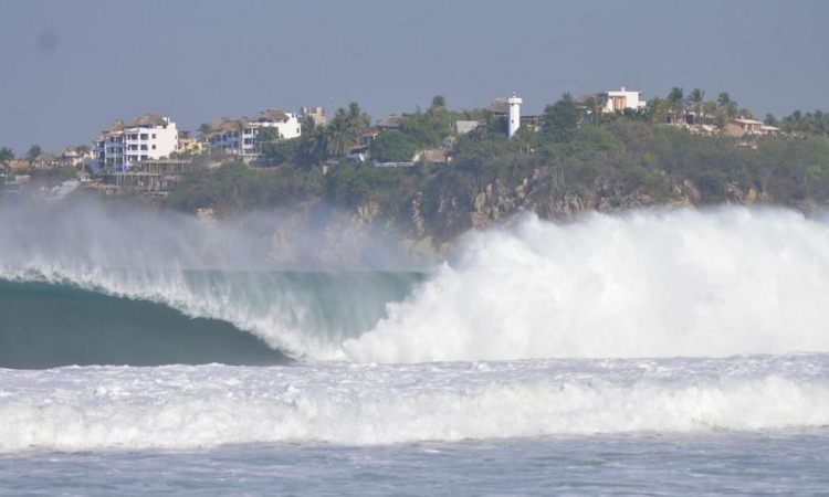 Mar de fondo insiste con olas de 1.5 a 2.5 metros de altura