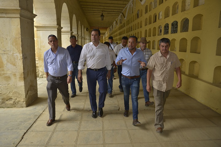 Verifica edil Oswaldo García condiciones de panteones de Oaxaca de Juárez