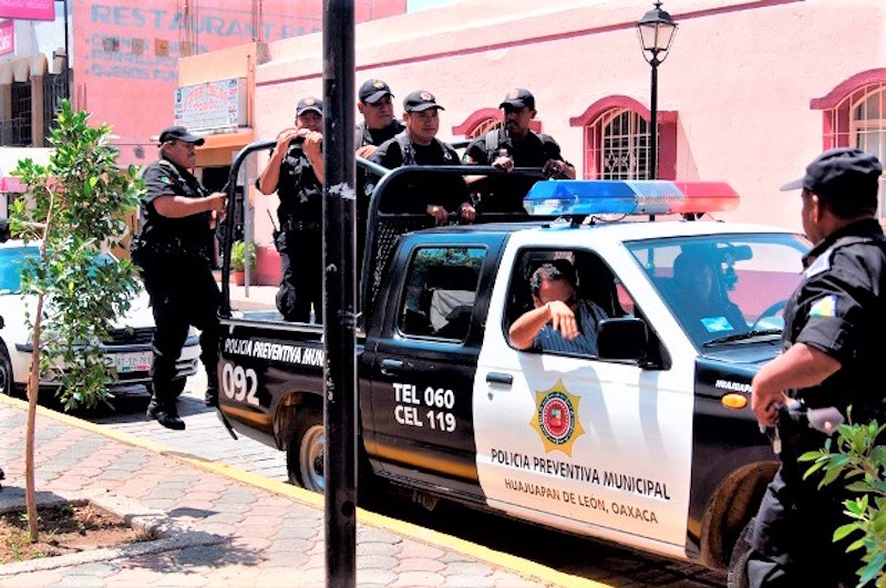 Denuncian a policías de Huajuapan por abuso de autoridad y difusión de datos personales sin consentimiento