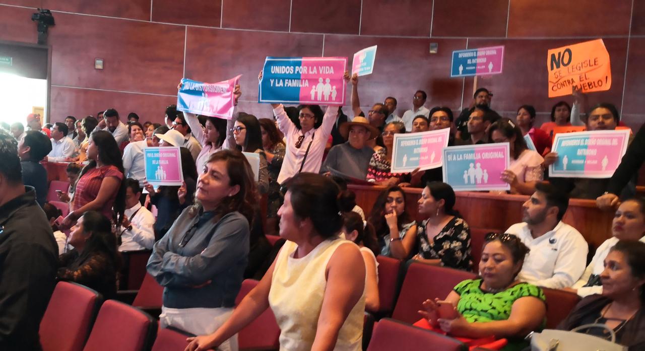 Evangelistas rechazan matrimonio igualitario; «habrá más maricones en Oaxaca», aseveran