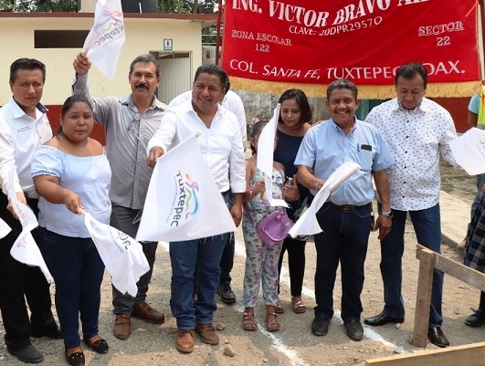 Protección Civil derrama árboles en la colonia del Carmen de Tuxtepec