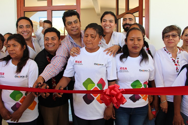 Inaugura IEEA plaza comunitaria en Santa Ana Zegache