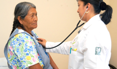 IMSS pagará más a médicos y médicas en comunidades rurales, reformará AMLO