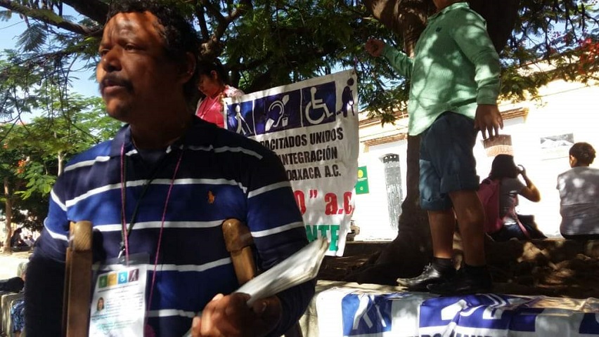 Hostigan y amenazan inspectores municipales de Oaxaca de Juárez a discapacitados