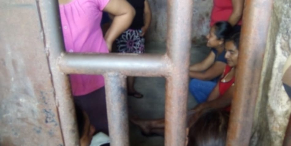 Encarcelan a 7 mujeres mixes por no prestar las cosas de la cocina comuntaria de Alotepec
