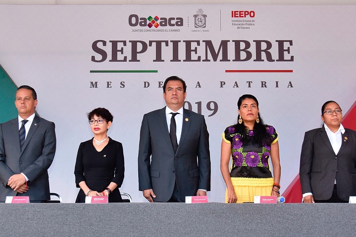Seamos ejemplo de trabajo y honradez, pide Oswaldo García a servidores públicos