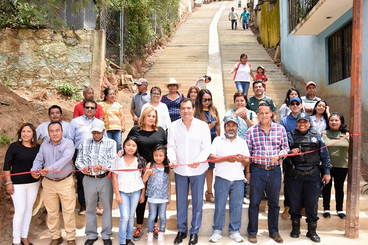 Entrega Oswaldo García obras de impacto social en Oaxaca de Juárez