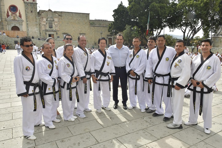 Oswaldo García reconoce aportación de Dai Won Moon, pionero del Taekwondo en México