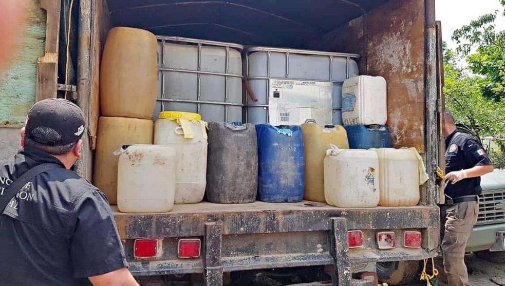 Caen tres marinos que transportaban presunto huachicol en Oaxaca