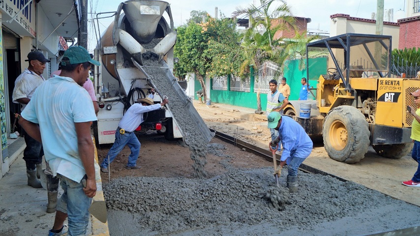 Gobierno de Tuxtepec inicia reposición de losas en calle Ocampo