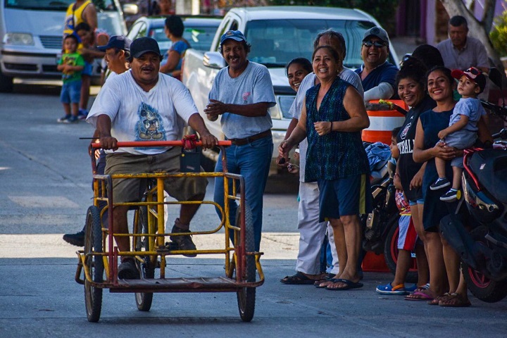 Con carrera de triciclos, celebra Dirección de vialidad de Juchitán Día Mundial sin Automóvil