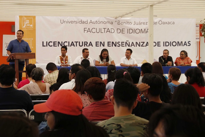 La UABJO lleva el idioma inglés a diversos municipios en el estado