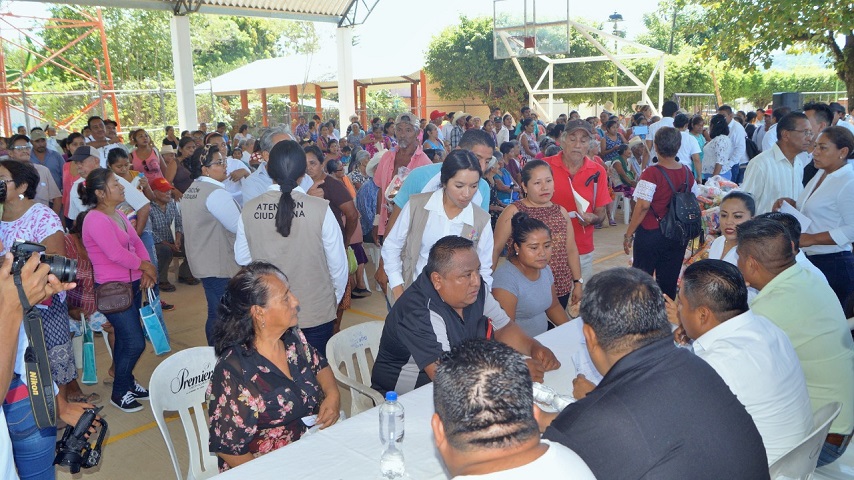 Hacemos rendir el dinero para ayudar más a las familias de Tuxtepec: Dávila
