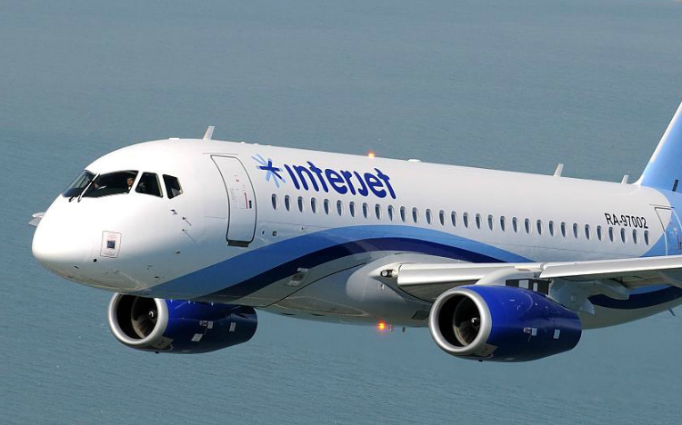 Pilota de Interjet sugiere tirar ‘una bomba’ en el Zócalo durante el Grito; aerolínea se disculpa