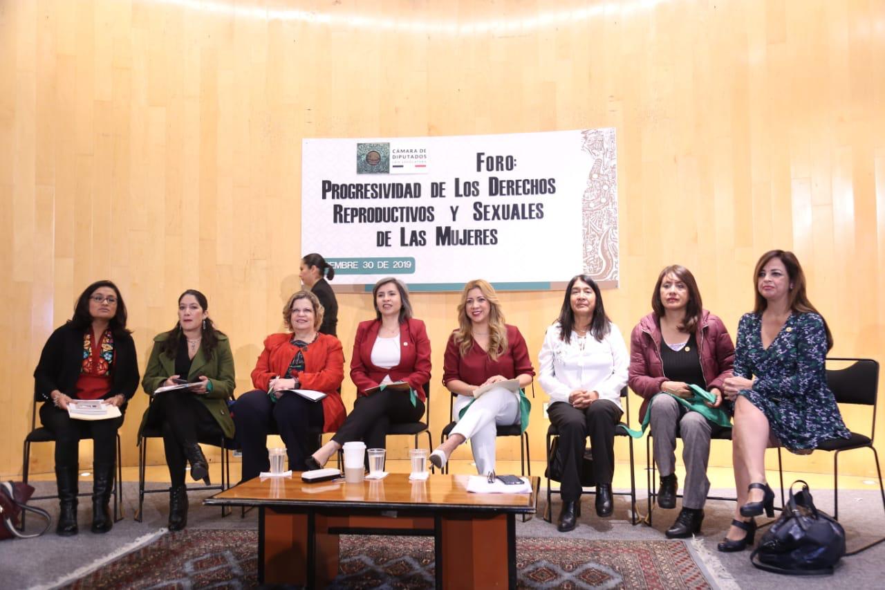 65 mil foráneas recurren a CDMX para abortar; Morena va por aborto legal en todo el país