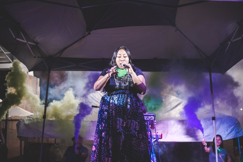 Mare es rapera, zapoteca y feminista, crea música para romper imposiciones y revivir raíces