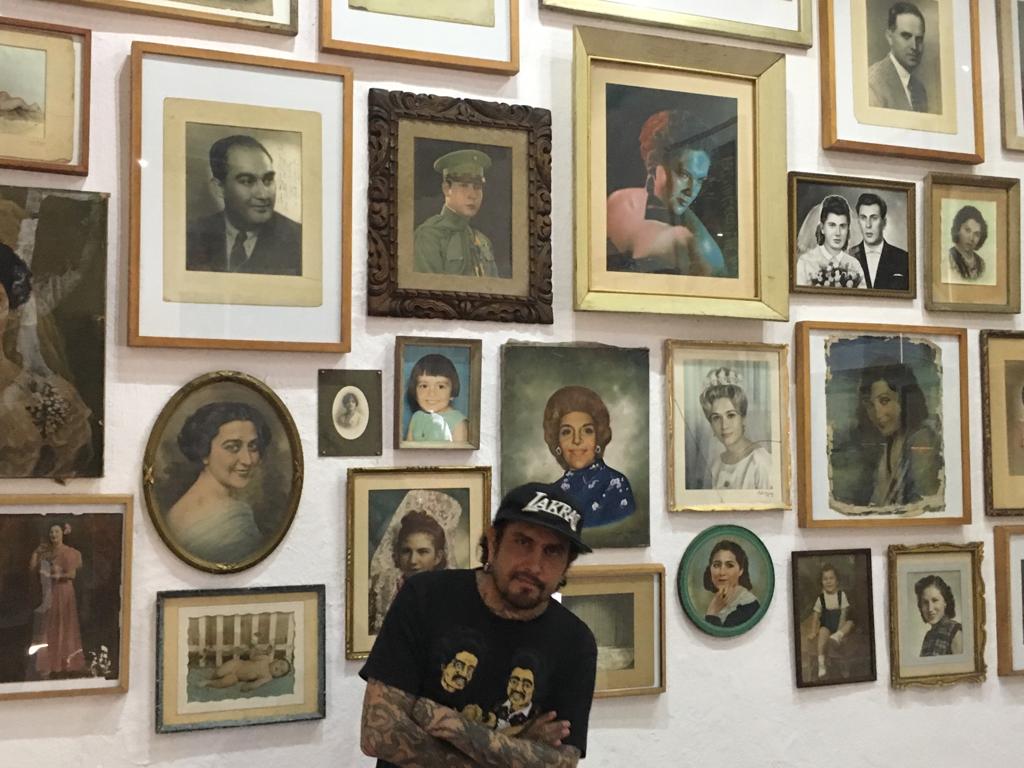 Con profunda tristeza el Dr. Lakra regresa a casa con su exposición Diario de viaje que se inaugura en el IAGO