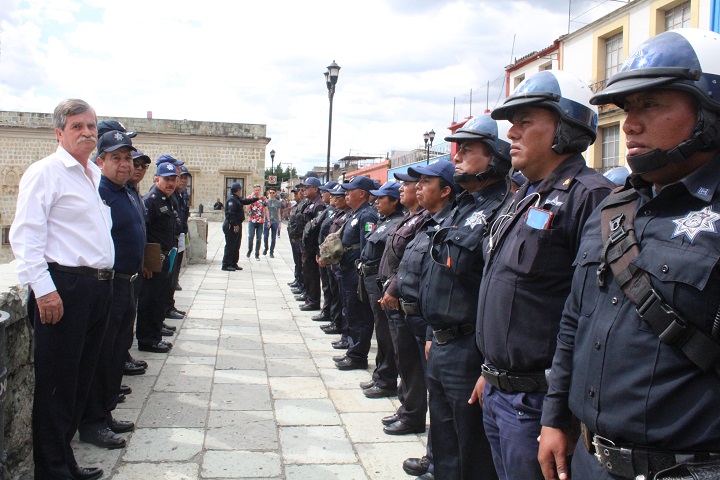 Reconoce Gobierno capitalino labor de policías viales en Operativo Fieles Difuntos