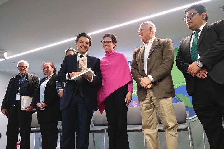 Recibe IMSS dos reconocimientos por buenas prácticas en políticas públicas